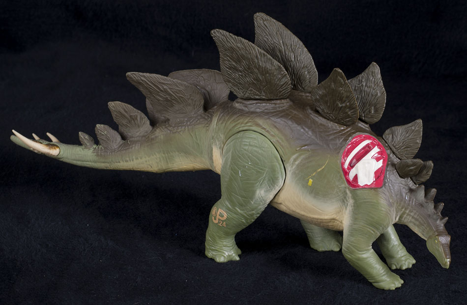 Le Chat Noir Boutique: Kenner Jurassic Park Lost World Stegosaurus ...